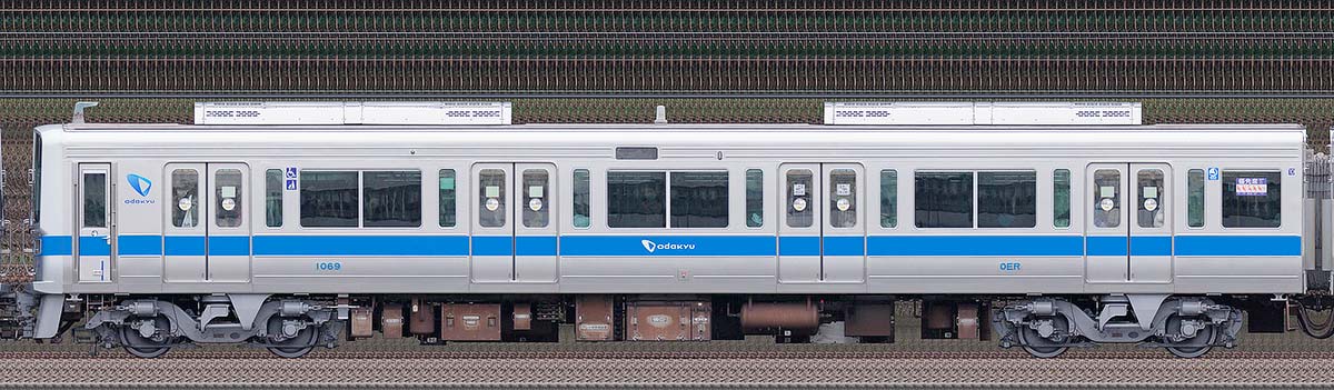 小田急1000形クハ1069（リニューアル車）山側の側面写真
