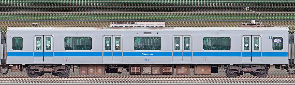 小田急4000形デハ4207山側の側面写真