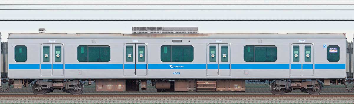 小田急4000形デハ4505山側の側面写真