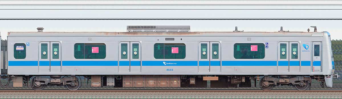小田急4000形クハ4555山側の側面写真