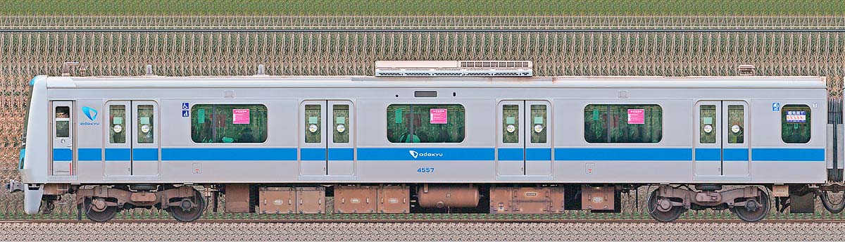 小田急4000形クハ4557海側の側面写真