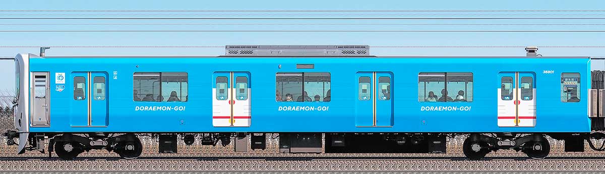 西武30000系「DORAEMON-GO！」クハ38801の側面写真｜RailFile.jp｜鉄道