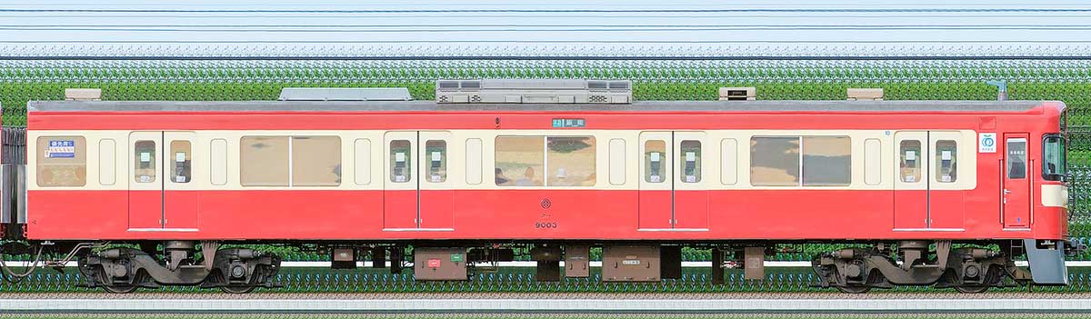 西武9000系「RED LUCKY TRAIN」クハ90033位・1位側の側面写真