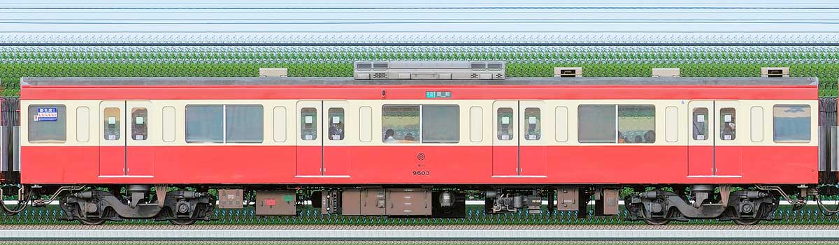 西武9000系「RED LUCKY TRAIN」モハ96032位・4位側の側面写真