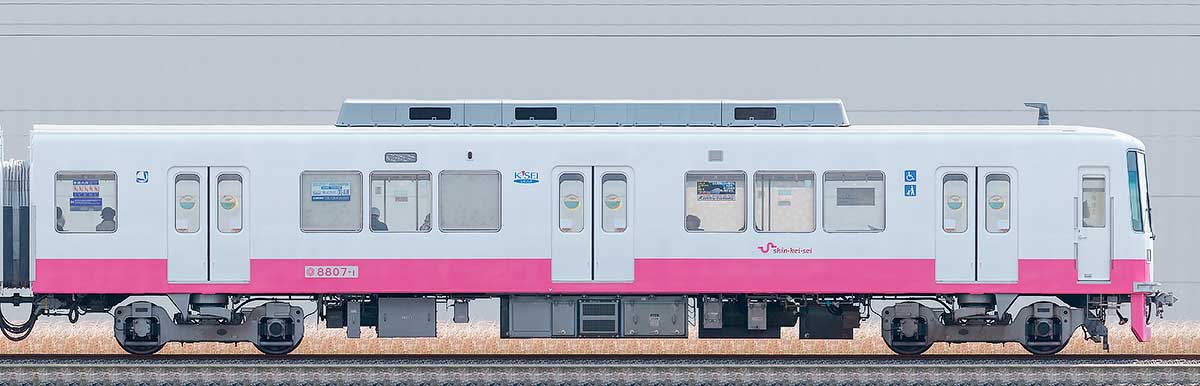 新京成8800形クハ8807-1（床下機器更新・内装リニューアル車）海側の側面写真