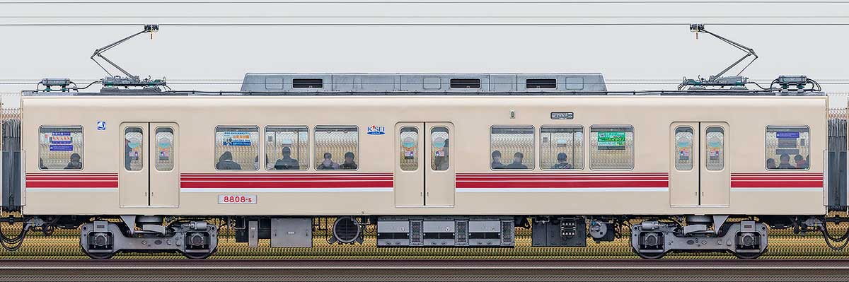 新京成8800形「8800形千葉線直通色 復刻塗装電車」モハ8808-5海側の側面写真