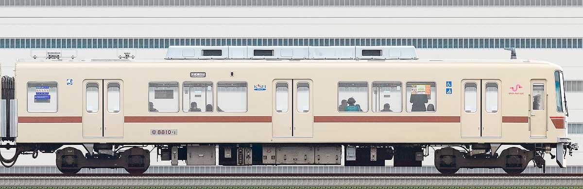 新京成8800形クハ8810-1（旧塗装）海側の側面写真