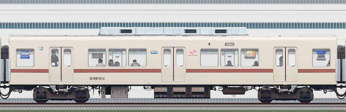新京成8800形モハ8810-2 （旧塗装）海側の側面写真