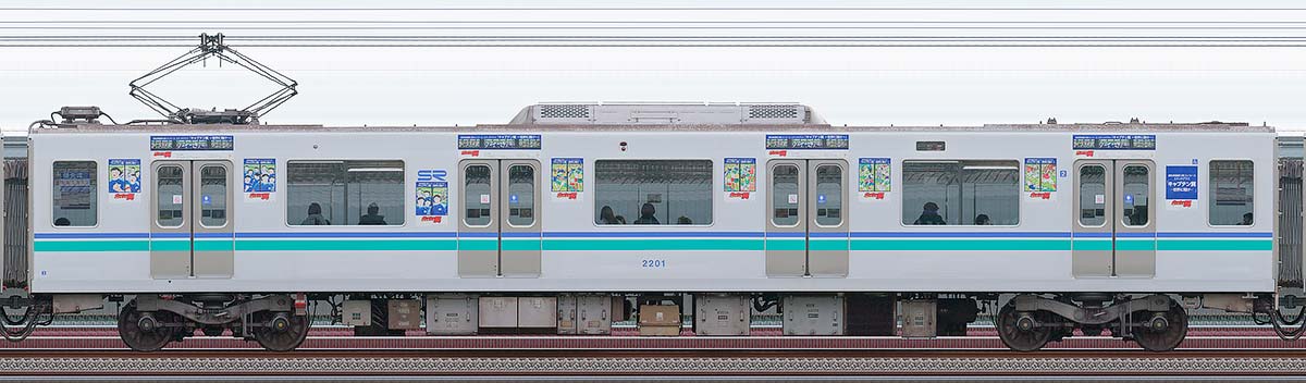 埼玉高速鉄道2000系2201「キャプテン翼」ラッピング山側の側面写真