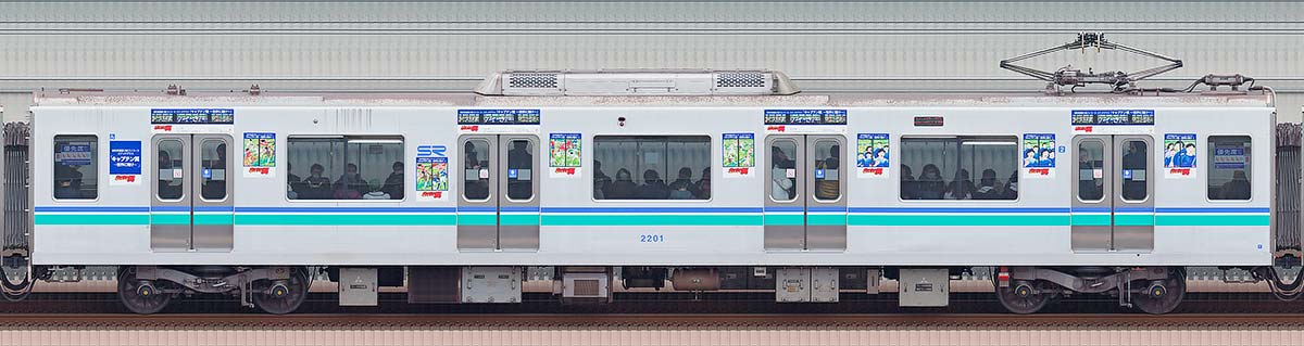 埼玉高速鉄道2000系2201「キャプテン翼」ラッピング海側の側面写真