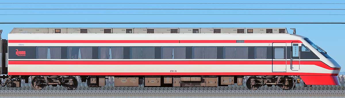 東武250型「りょうもう」クハ251-6海側の側面写真