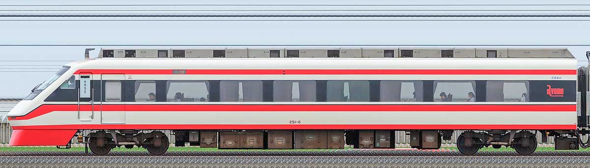 東武250型「りょうもう」クハ251-6山側の側面写真