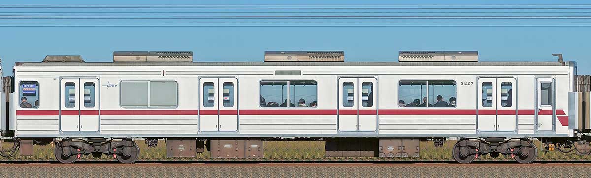 東武30000系サハ31407山側の側面写真