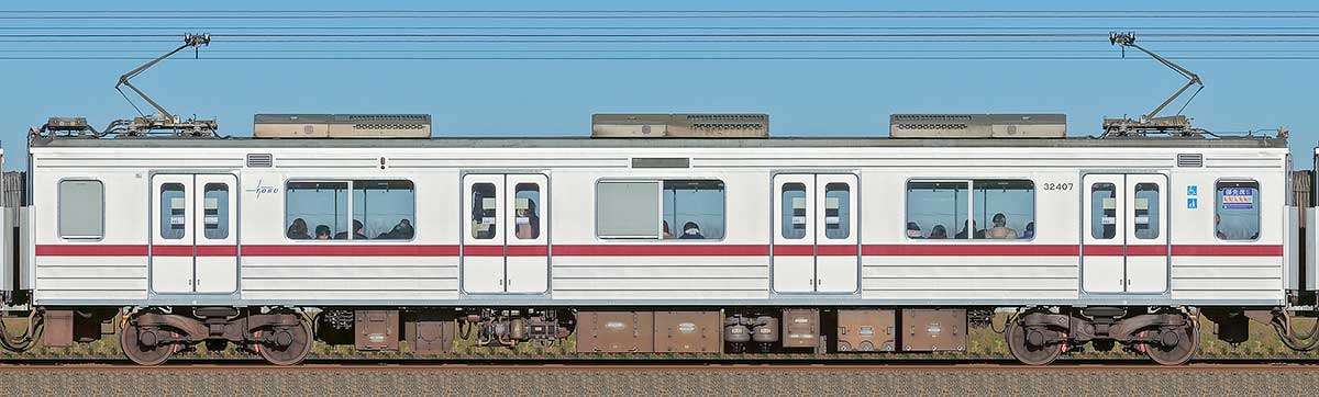 東武30000系モハ32407山側の側面写真