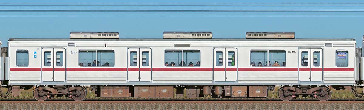東武30000系モハ33407山側の側面写真