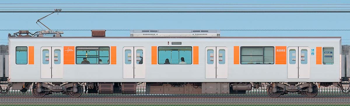 東武50050型モハ52052（2021年）山側の側面写真