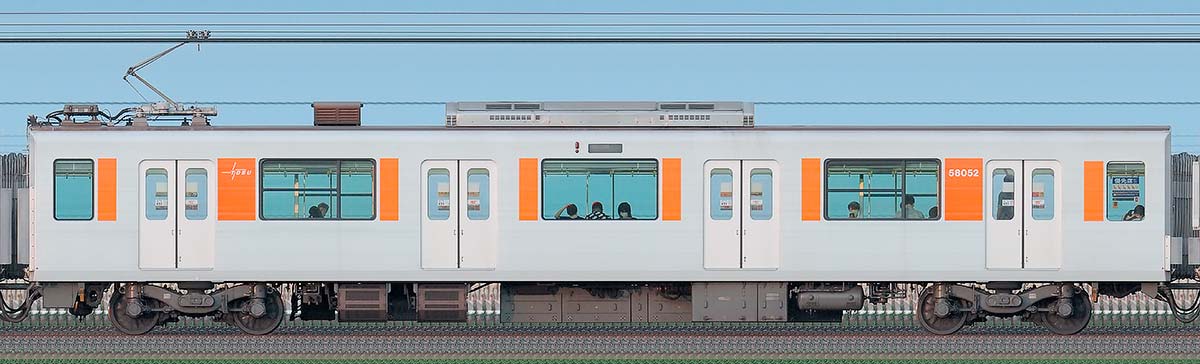 東武50050型モハ58052（2021年）山側の側面写真