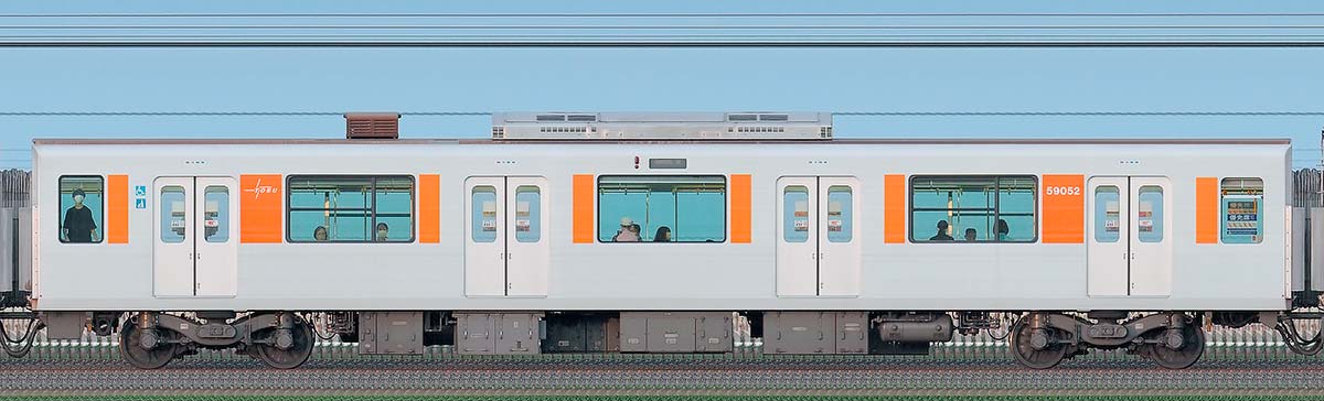 東武50050型モハ59052（2021年）山側の側面写真