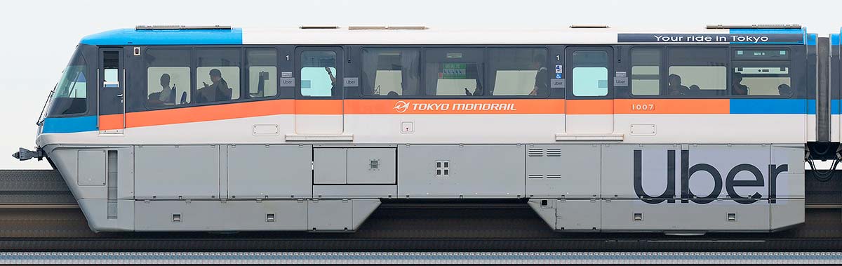 東京モノレール1000形1007「Uber」ラッピング山側の側面写真