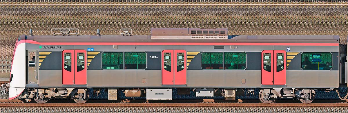 東京都交通局 浅草線 5500形5520-1海側の側面写真