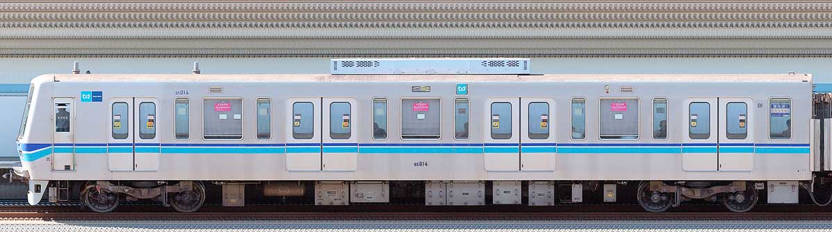 東京メトロ05系4次車05-014海側の側面写真