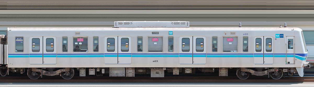 東京メトロ05系5次車05-015山側の側面写真