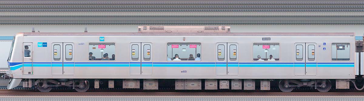 東京メトロ05系6次車05-021海側の側面写真