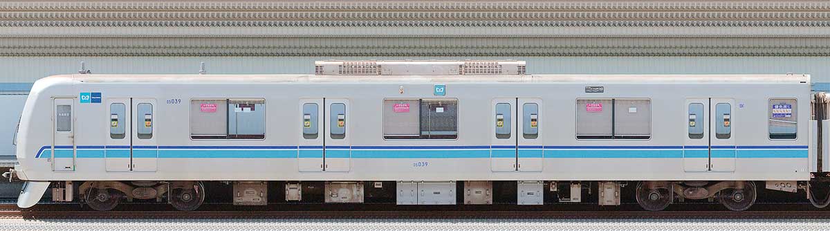 東京メトロ05系12次車05-039海側の側面写真