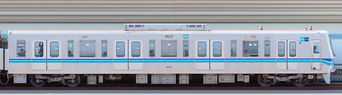 東京メトロ05系4次車05-114海側の側面写真