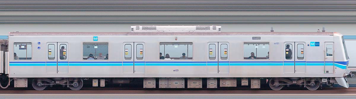 東京メトロ05系6次車05-121海側の側面写真