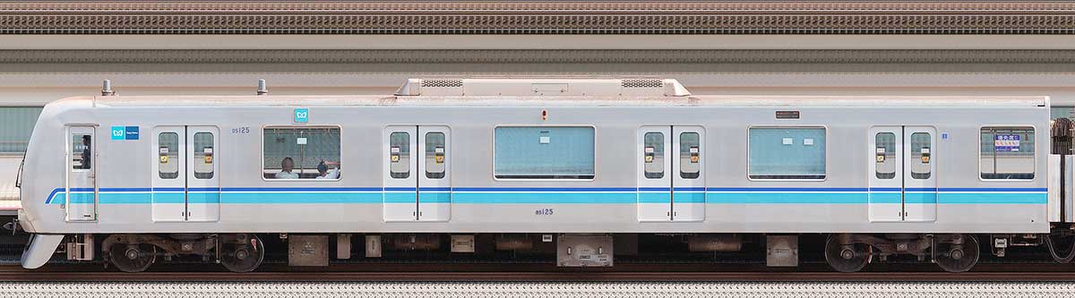 東京メトロ05系8次車05-125山側の側面写真