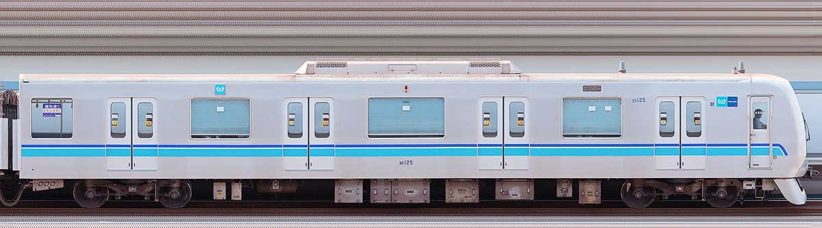 東京メトロ05系8次車05-125海側の側面写真