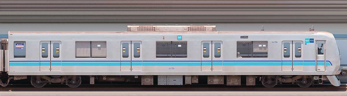 東京メトロ05系11次車05-136海側の側面写真