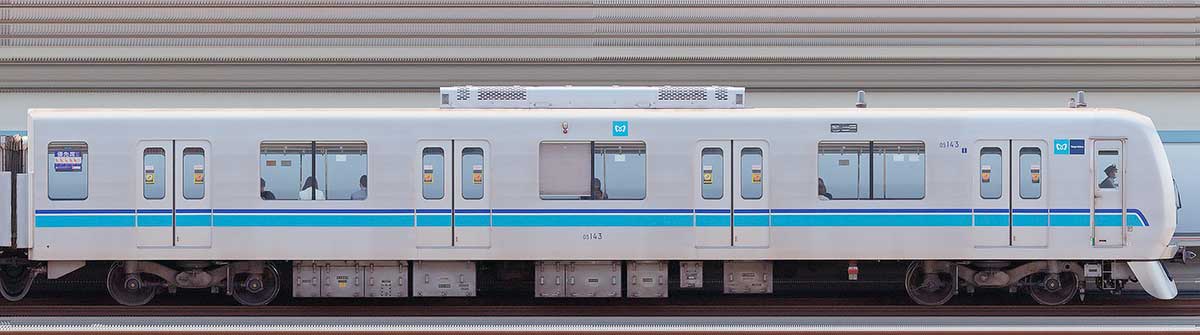 東京メトロ05系13次車05-143海側の側面写真