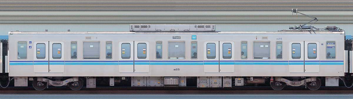 東京メトロ05系5次車05-215海側の側面写真