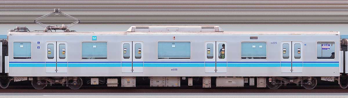 東京メトロ05系8次車05-225海側の側面写真
