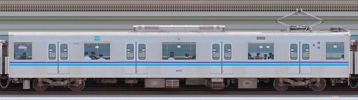 東京メトロ05系6次車05-421山側の側面写真