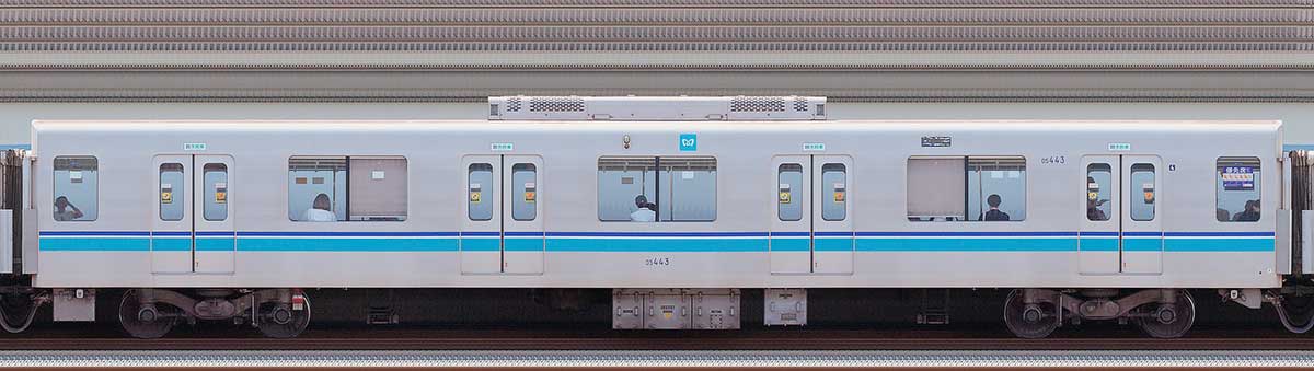 東京メトロ05系13次車05-443海側の側面写真
