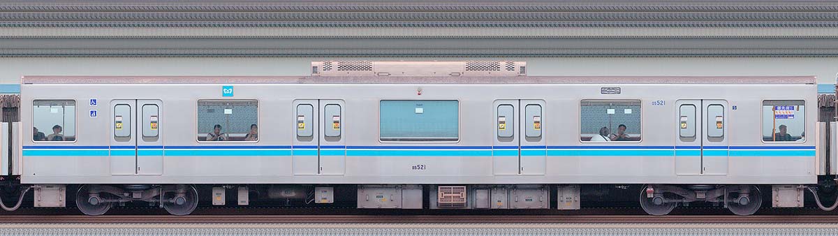 東京メトロ05系6次車05-521海側の側面写真
