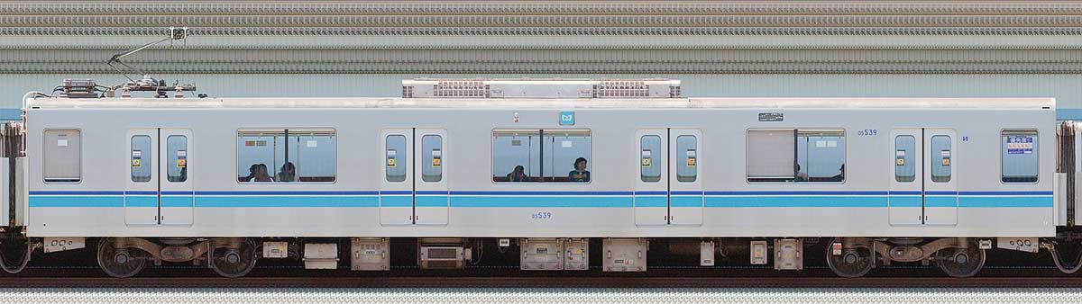 東京メトロ05系12次車05-539海側の側面写真