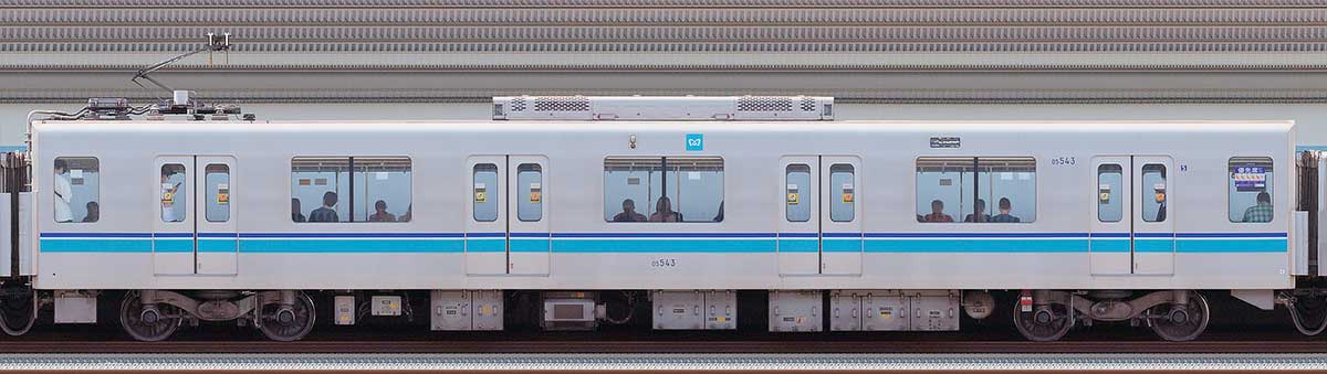 東京メトロ05系13次車05-543海側の側面写真