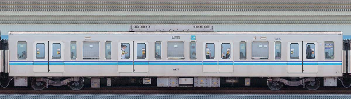 東京メトロ05系5次車05-615海側の側面写真