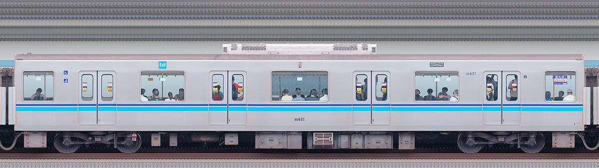 東京メトロ05系6次車05-621海側の側面写真