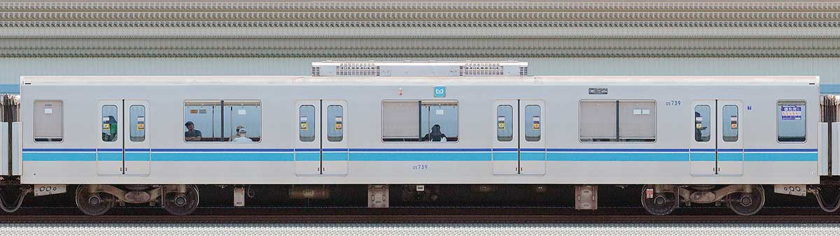 東京メトロ05系12次車05-739海側の側面写真