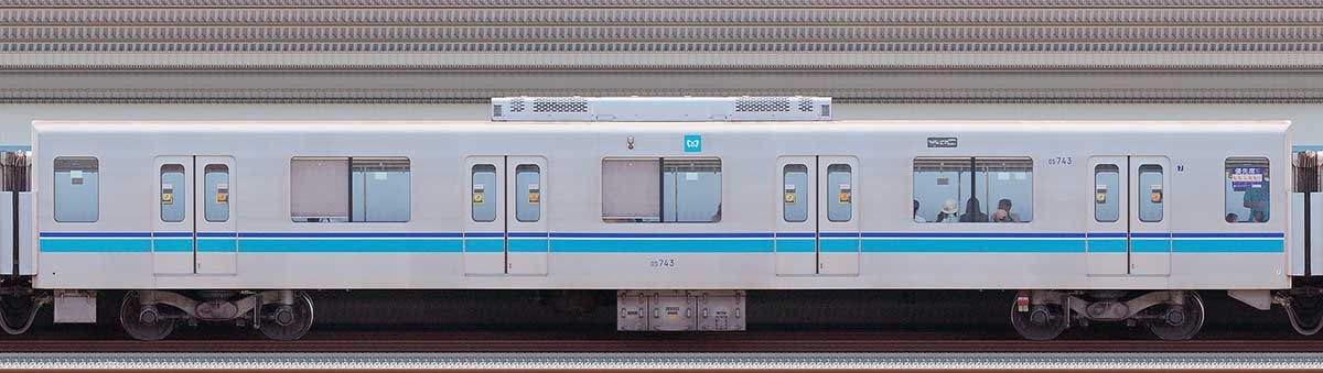 東京メトロ05系13次車05-743海側の側面写真