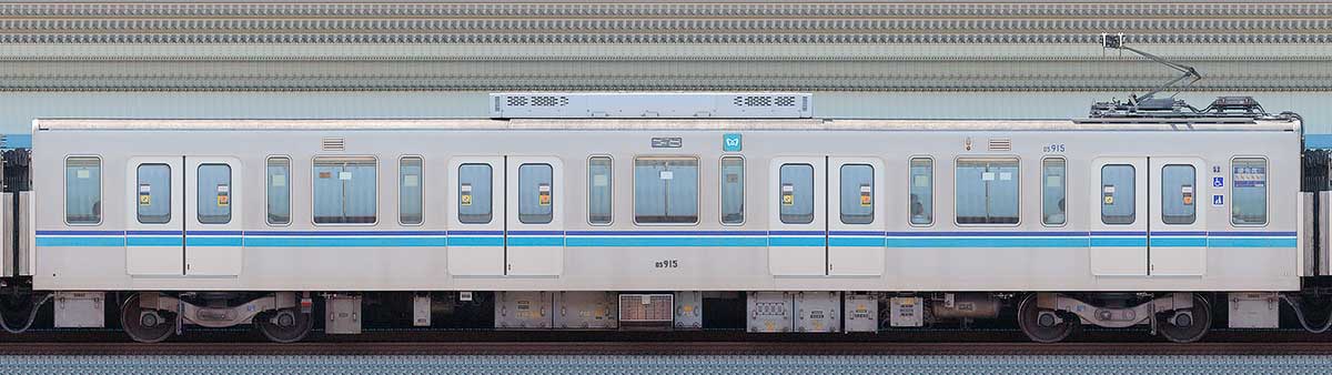 東京メトロ05系5次車05-915海側の側面写真