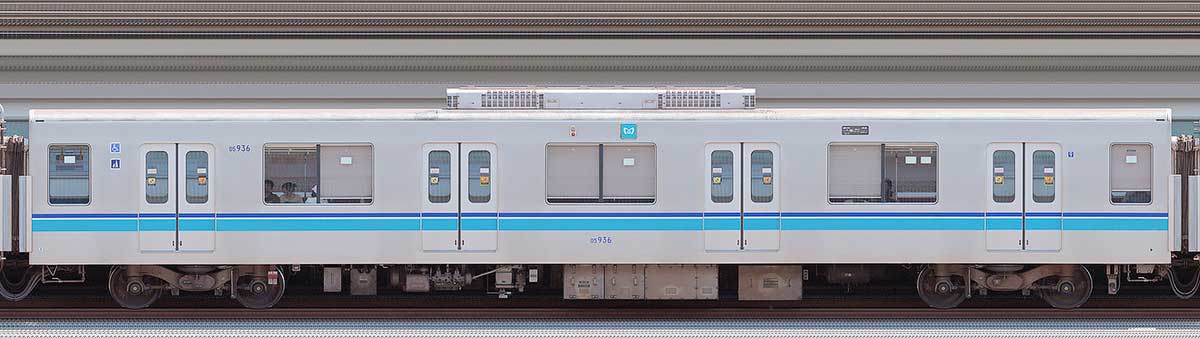 東京メトロ05系11次車05-936山側の側面写真