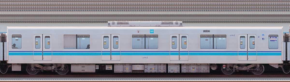 東京メトロ05系13次車05-943海側の側面写真