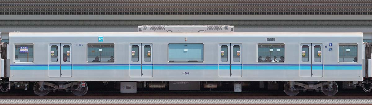 東京メトロ07系07-306山側の側面写真