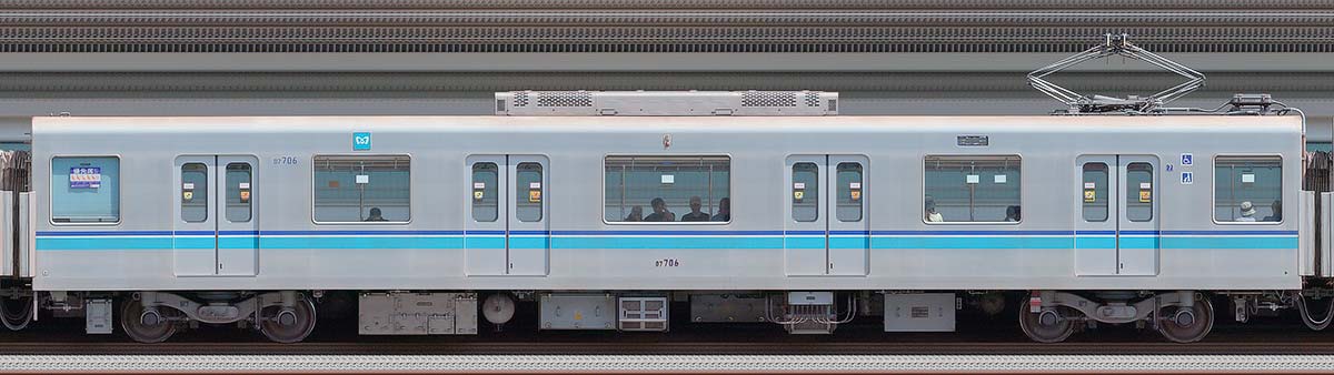東京メトロ07系07-706山側の側面写真